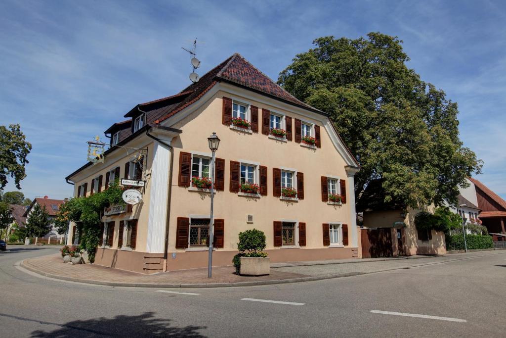 Hotel Gasthaus Zum Hirschen Oberrimsingen Exterior foto