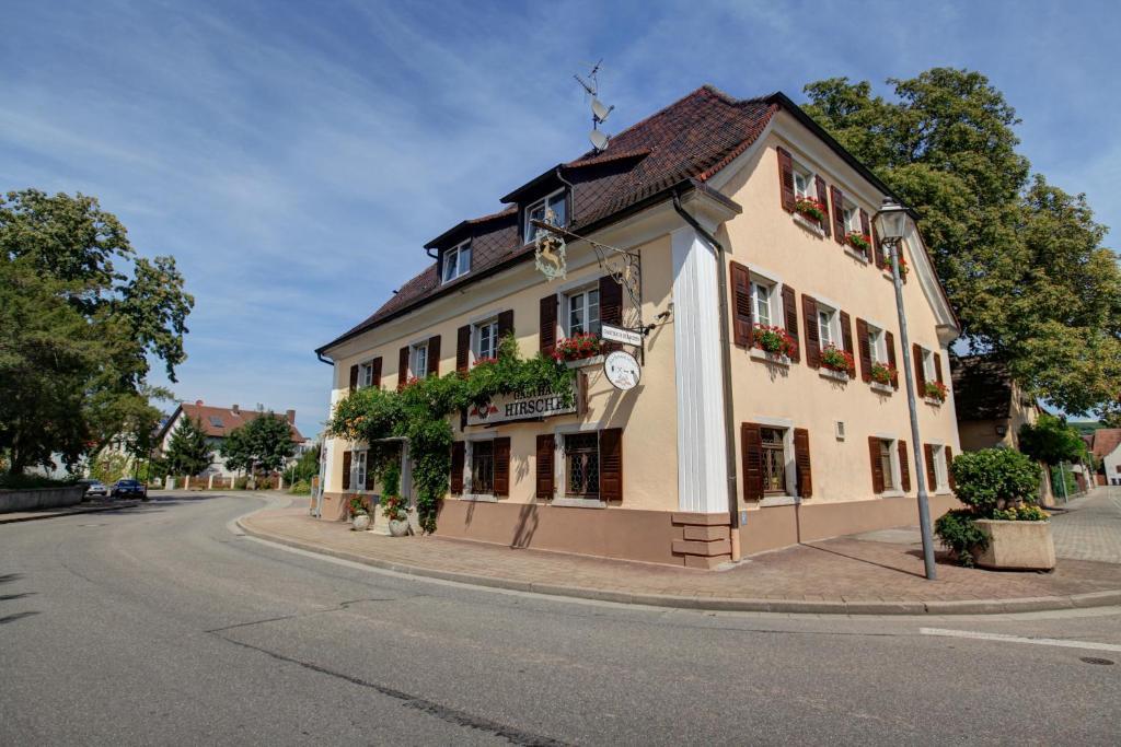 Hotel Gasthaus Zum Hirschen Oberrimsingen Exterior foto